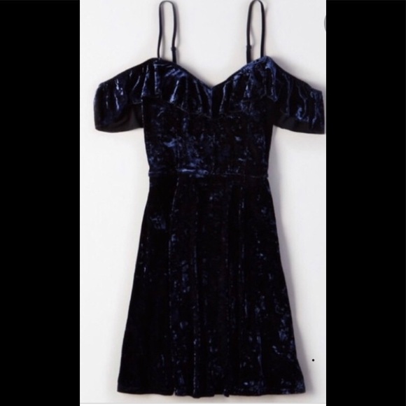 American Eagle Outfitters Dresses & Skirts - AE Blue Velvet Off Shoulder Dress